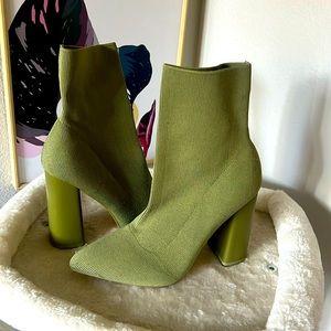 Heeled boots